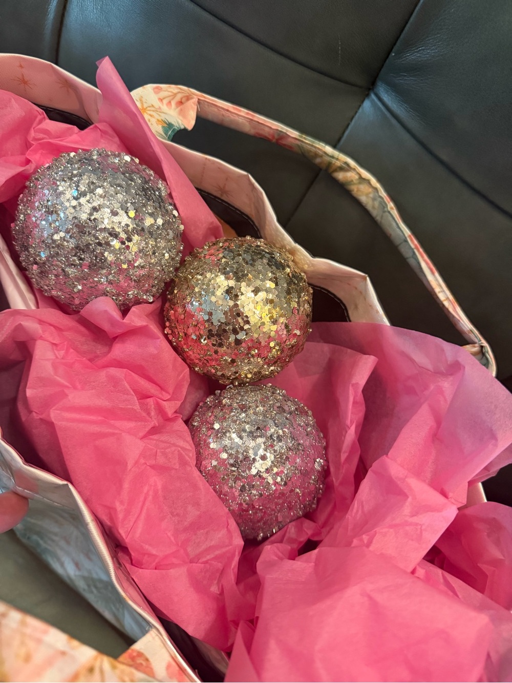 PVC-Wrapped canvas NWOT 🎄 winter wonderland Tote White & Pink w ornaments - Picture 7 of 7